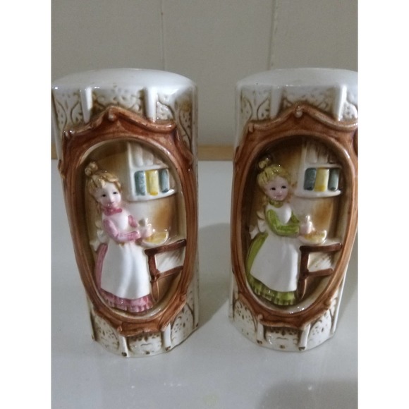Sears Roebuck and Co, 1978 Vintage Salt and Pepper Shakers - Picture 1 of 5